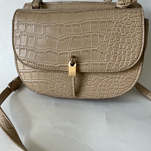 Penelope and Monica Cruz Carpisa Crossbody Bag - Picture 2 of 7